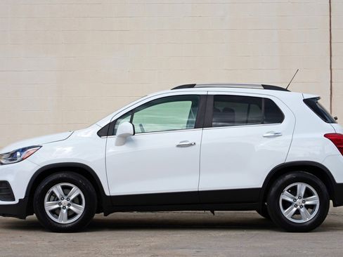 Used 2019 Chevrolet Trax LT w/ LT Convenience Package FWD image 8