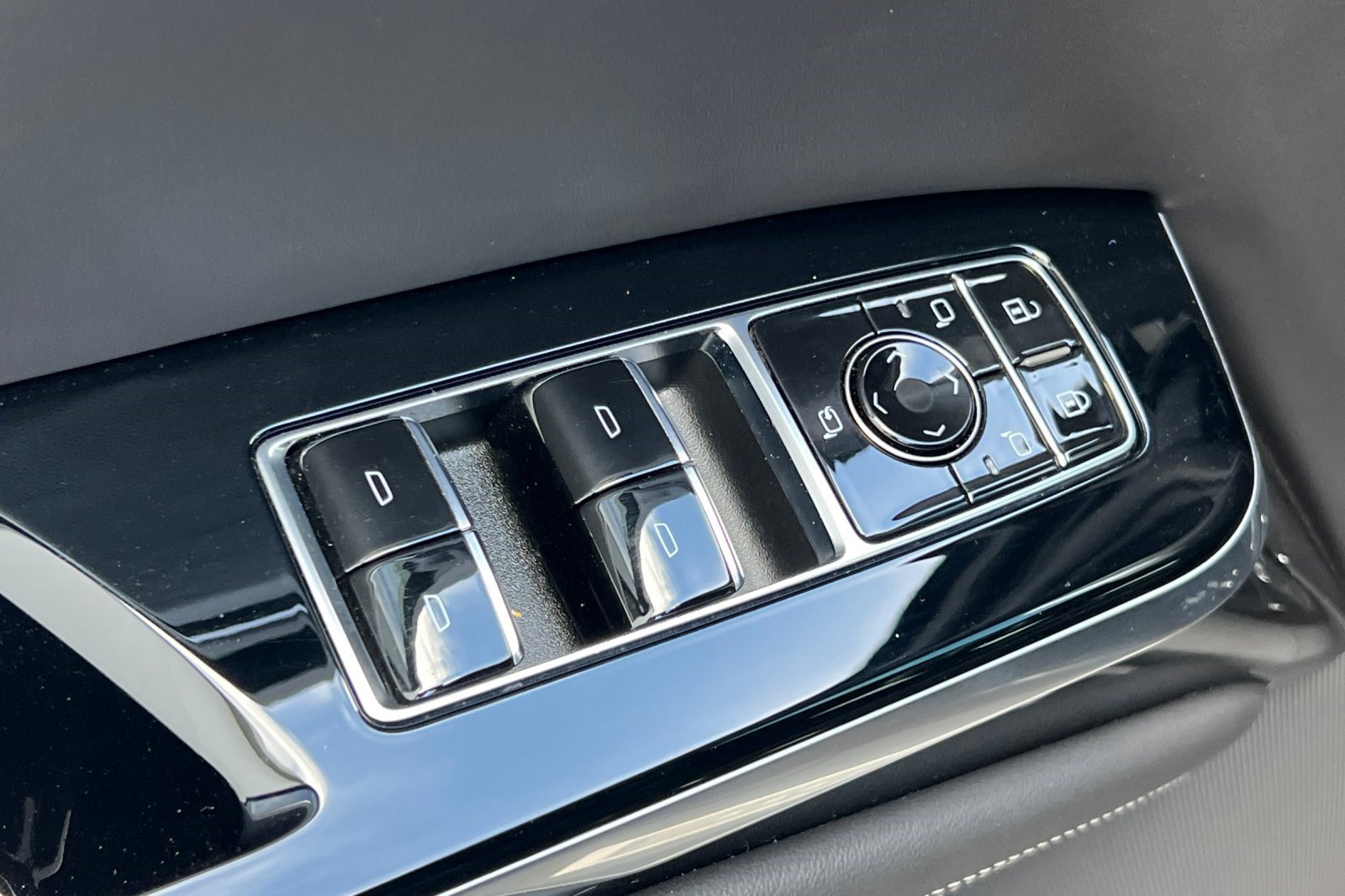 Used 2025 Cadillac Escalade V AWD/4WD image 13