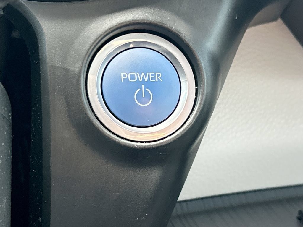 Used 2024 Toyota Sienna XSE FWD image 33