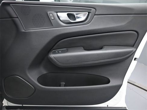 Certified 2024 Volvo XC60 B5 Core image 31