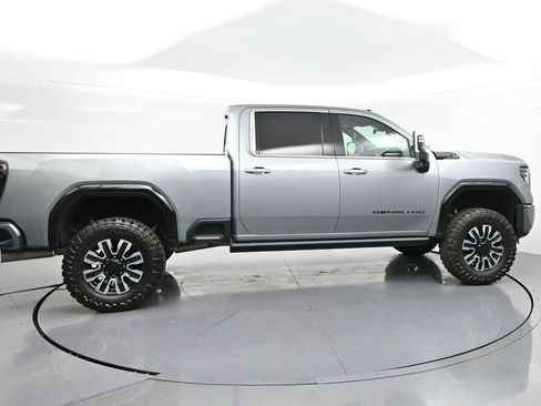Used 2024 GMC Sierra 3500 Denali Ultimate AWD/4WD image 8