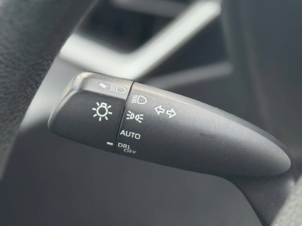 Used 2021 Toyota Corolla LE w/ Carpet Mat Package (TMS) FWD image 12