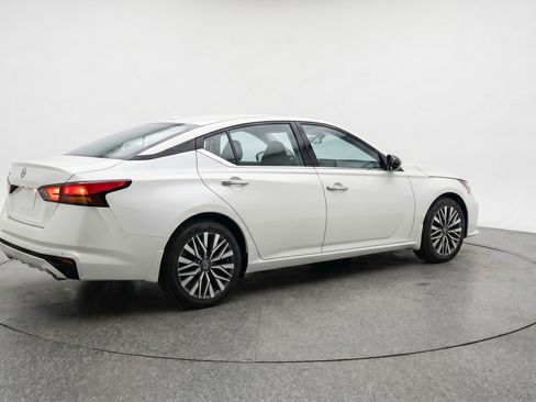 Used 2025 Nissan Altima 2.5 SV FWD image 9