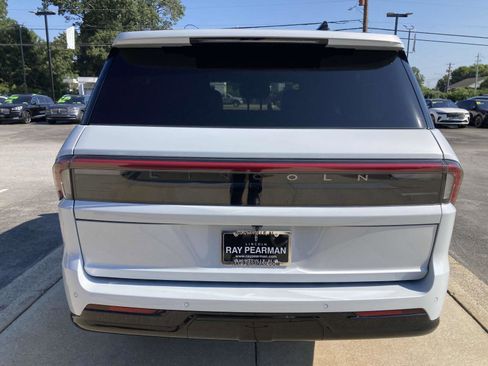 New 2025 Lincoln Navigator L Reserve w/ Jet Appearance Package image 6