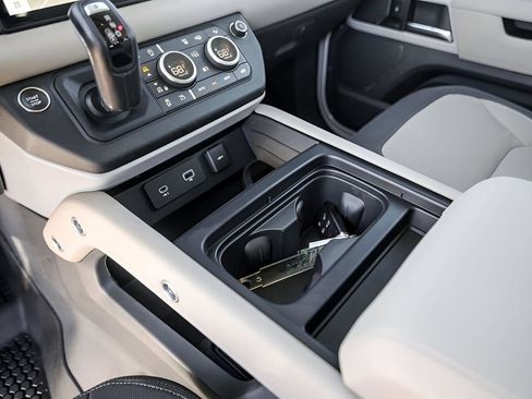 Used 2024 Land Rover Defender 110 X-Dynamic SE image 20