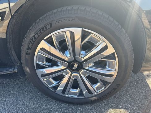 Used 2025 Cadillac Escalade IQ Luxury 2 w/ LPO, Radiant Package image 7