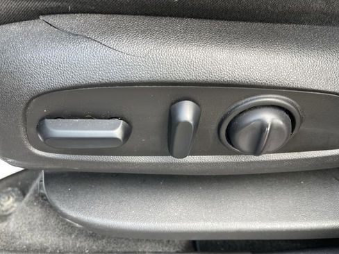 Used 2018 Chevrolet Equinox LT FWD image 12