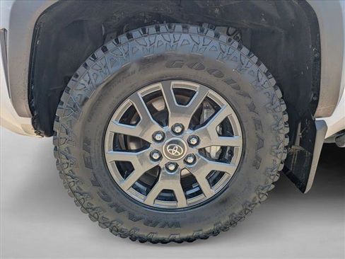 Used 2025 Toyota 4Runner SR5 AWD/4WD image 23