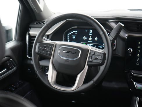 Used 2025 GMC Sierra 2500 Denali w/ Denali Reserve Package AWD/4WD image 16