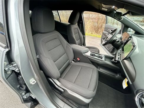 Used 2025 Chevrolet Equinox EV LT w/ Comfort Package image 26