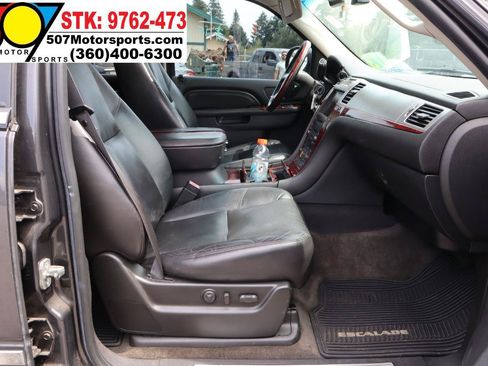 Used 2010 Cadillac Escalade Premium AWD/4WD image 17