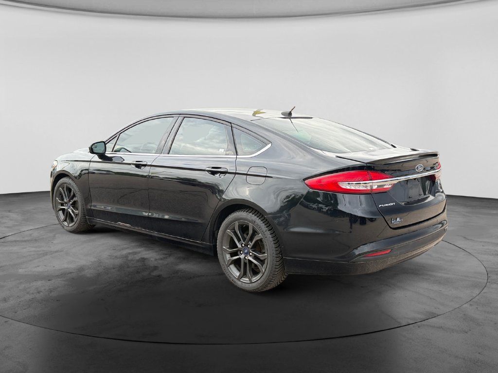 Used 2018 Ford Fusion SE w/ Equipment Group 201A FWD image 6