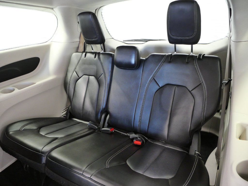 Certified 2023 Chrysler Pacifica Touring-L FWD image 15