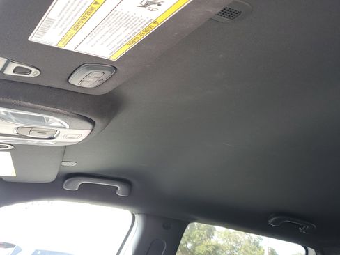 Used 2023 Jeep Compass Latitude image 22