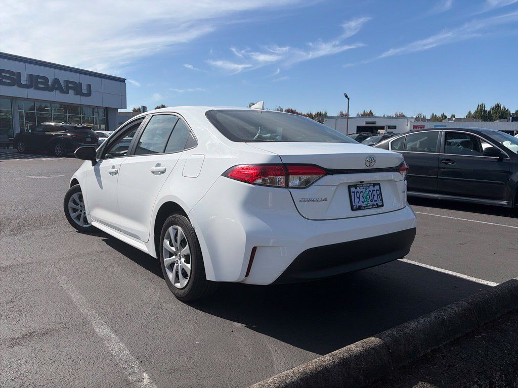 Used 2023 Toyota Corolla LE FWD image 5