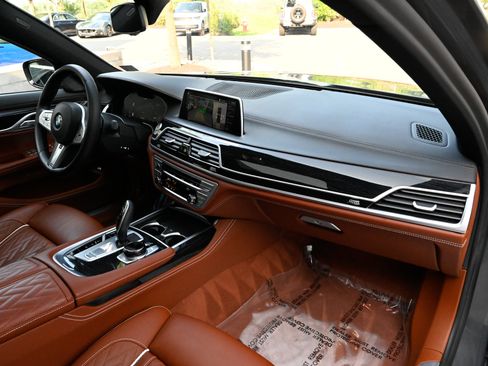 Used 2021 BMW 750i xDrive w/ Luxury Rear Seating Package AWD/4WD image 58