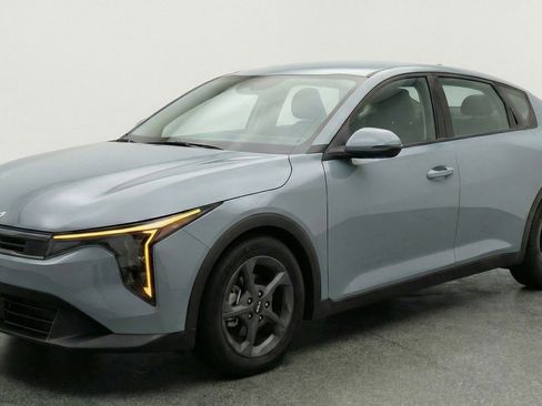 Used 2025 Kia K4 FWD image 3