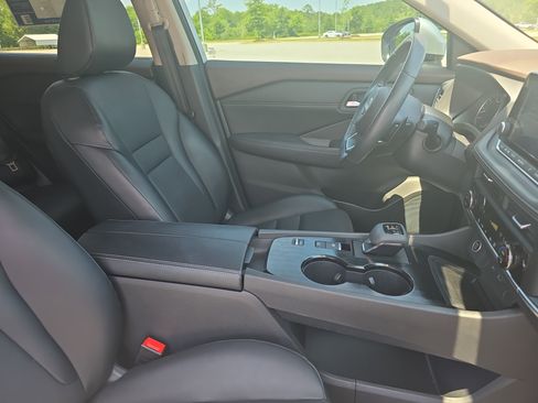 Used 2023 Nissan Rogue SV w/ SV Premium B Package FWD image 10
