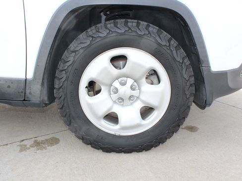 Used 2017 Jeep Cherokee Sport w/ Cold Weather Group image 40