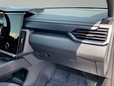 Used 2025 GMC Acadia Elevation AWD/4WD image 17