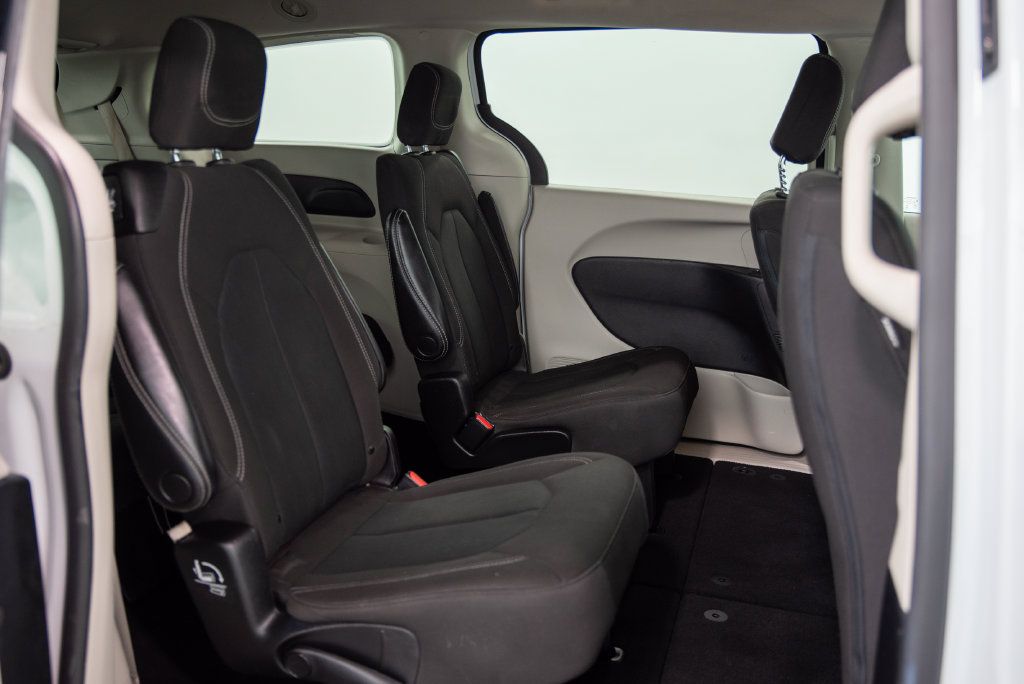 Used 2023 Chrysler Voyager LX FWD image 17
