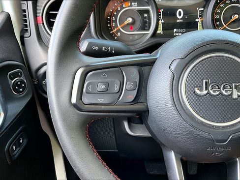 Used 2025 Jeep Wrangler Unlimited Rubicon AWD/4WD image 24
