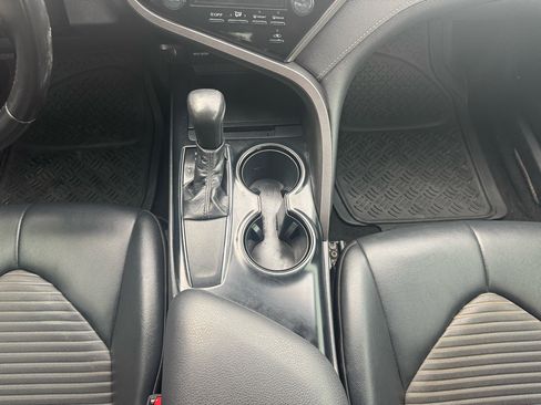 Used 2020 Toyota Camry SE image 14