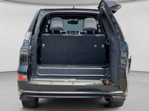 Used 2023 Lexus GX 460 Luxury w/ Sport Design Package AWD/4WD image 25