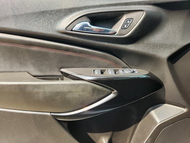 Used 2024 Chevrolet Trax RS w/ Sunroof Package FWD image 20