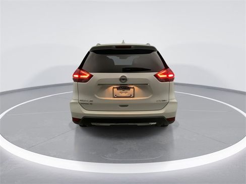 Used 2020 Nissan Rogue SV w/ Premium Package image 3