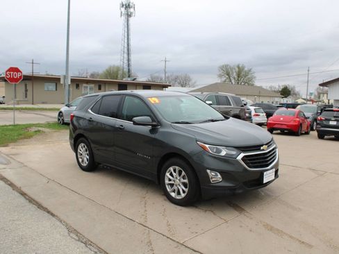 Used 2019 Chevrolet Equinox LT image 2