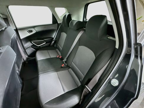 Used 2025 Kia Soul LX w/ LX Technology Package FWD image 26