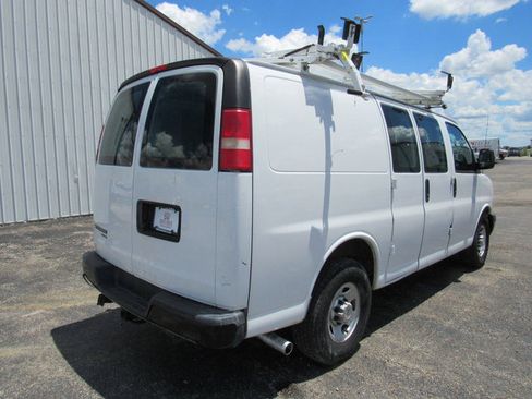 Used 2015 Chevrolet Express 2500 RWD image 3