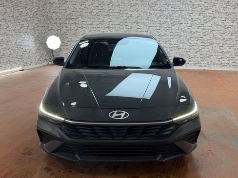 Used 2025 Hyundai Elantra Sport image 2