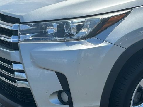 Used 2017 Toyota Highlander Limited AWD/4WD image 12