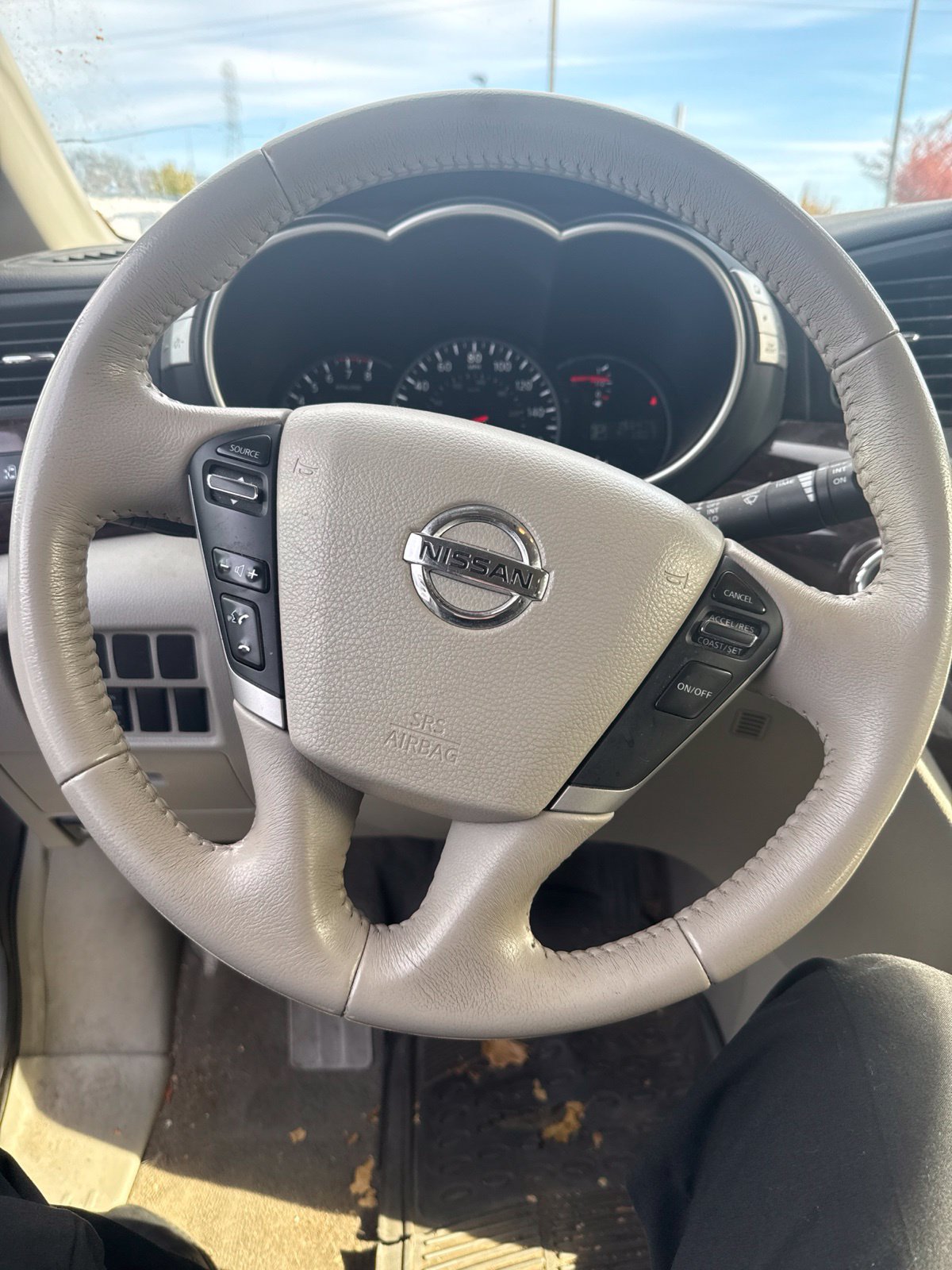 Used 2016 Nissan Quest SV FWD image 3