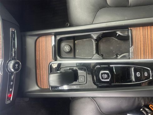 Used 2024 Volvo XC60 B5 Plus image 34