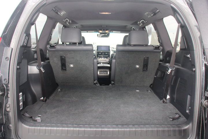 Used 2022 Lexus GX 460 Premium w/ Accessory Package AWD/4WD image 17