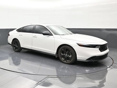 Used 2025 Honda Accord SE image 7