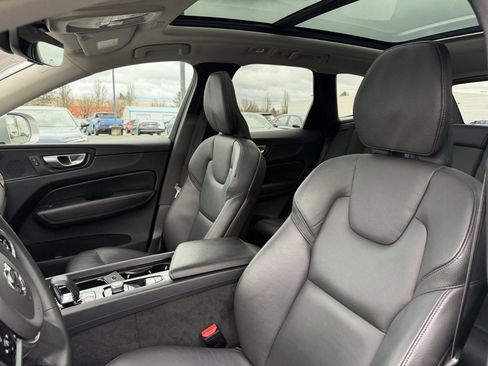 Used 2023 Volvo XC60 B5 Plus image 17