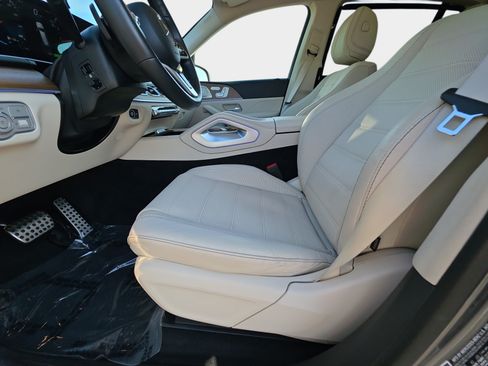 Used 2023 Mercedes-Benz GLS 580 4MATIC image 17