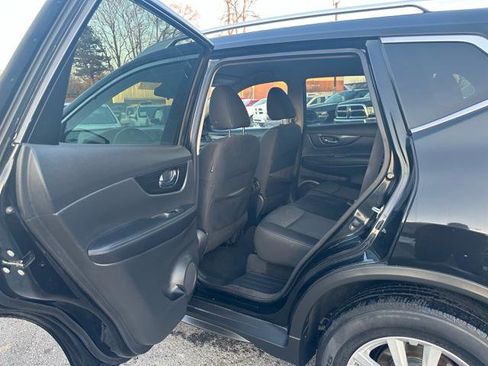 Used 2020 Nissan Rogue SV image 13