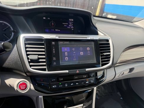 Used 2017 Honda Accord EX-L image 9