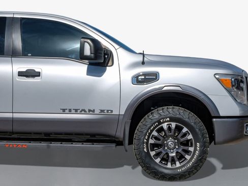 Used 2019 Nissan Titan PRO-4X image 7