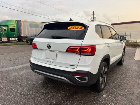 Used 2024 Volkswagen Taos SE AWD/4WD image 3