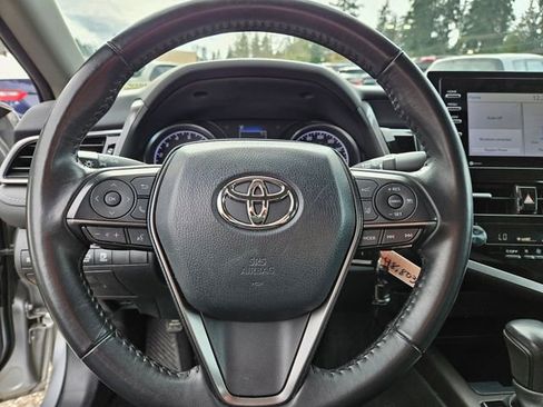 Used 2022 Toyota Camry SE image 9