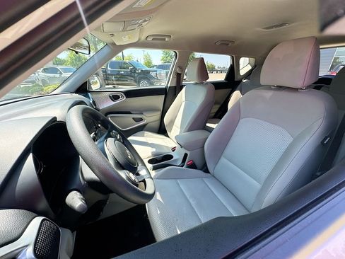 Used 2025 Kia Soul LX FWD image 10