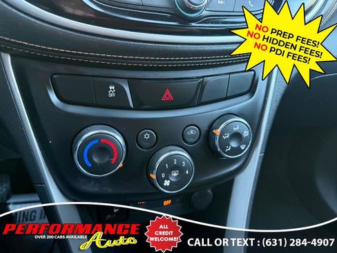 Used 2018 Chevrolet Trax LT w/ LT Convenience Package AWD/4WD image 12