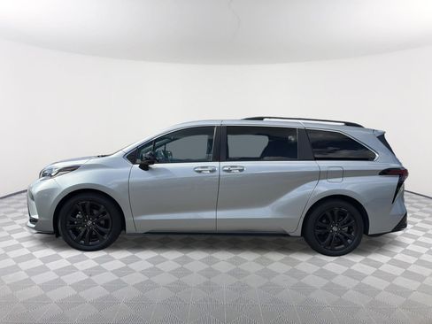 Used 2022 Toyota Sienna XSE FWD image 14