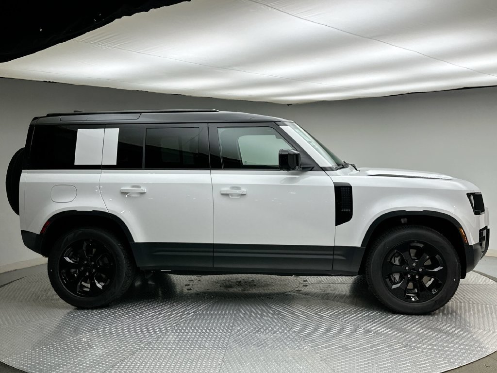 New 2026 Land Rover Defender 110 S AWD/4WD image 4